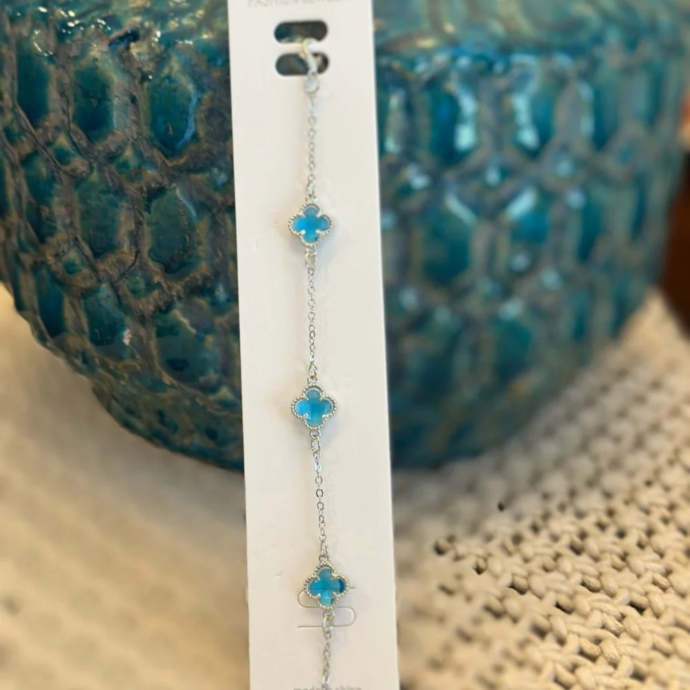 Elegant Silver‎ and Blue Clover Necklace NWT